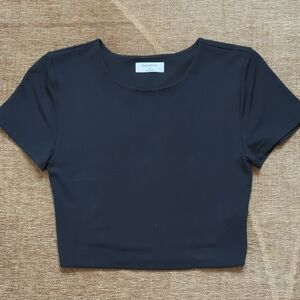 AritziaBabaton Contour Crew Cropped T-shirt Size Medium Black